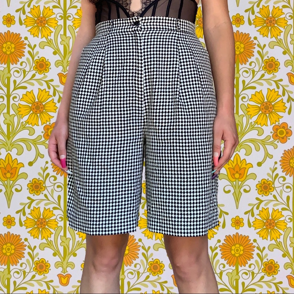 Black and white checked vintage shorts 💄